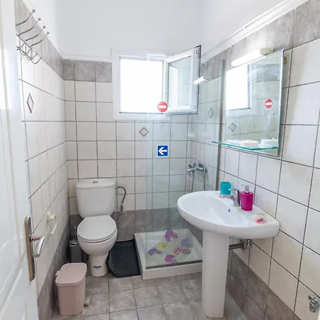 Thekla Apartment Karavados