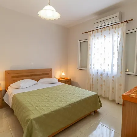 Thekla Apartment Karavados