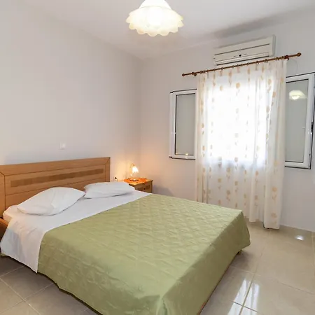 Apartment Thekla Karavados