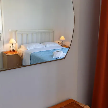 Thekla Apartman Karavádosz